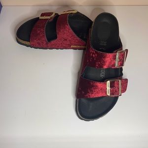 Birkenstock’s Arizona Velvet 38